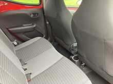 Toyota 1.0 VVT-i x-plore Hatchback 5dr Petrol Manual Euro 6 (71 ps)