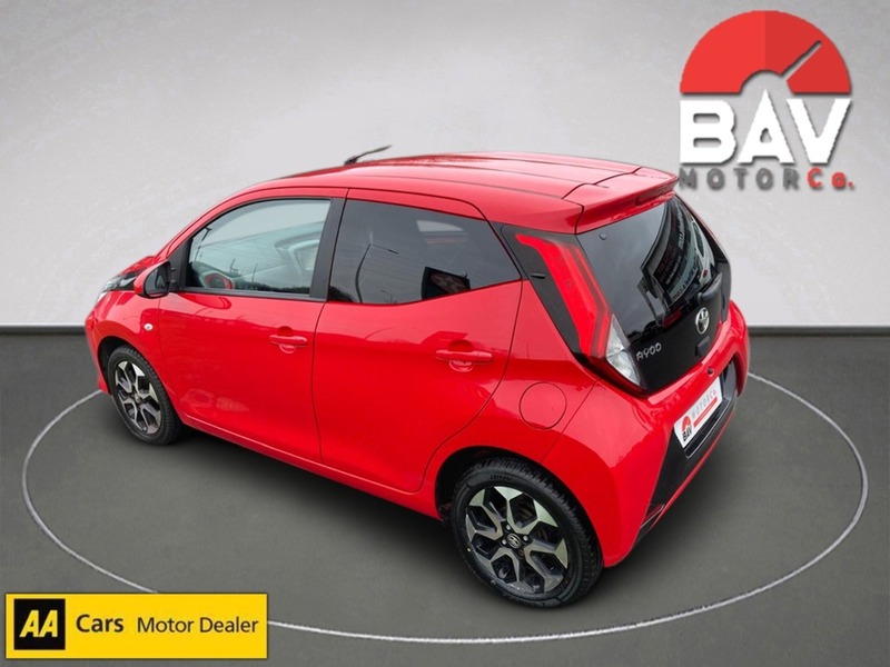 Toyota 1.0 VVT-i x-plore Hatchback 5dr Petrol Manual Euro 6 (71 ps)