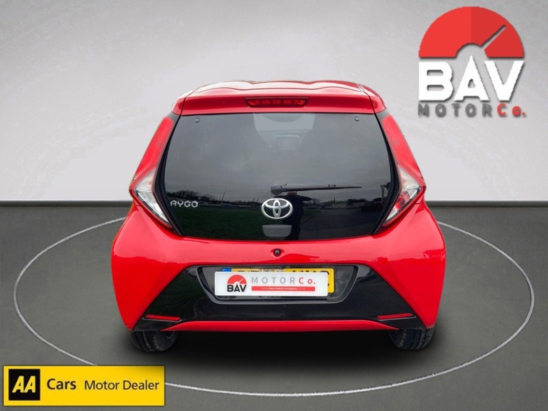 Toyota 1.0 VVT-i x-plore Hatchback 5dr Petrol Manual Euro 6 (71 ps)