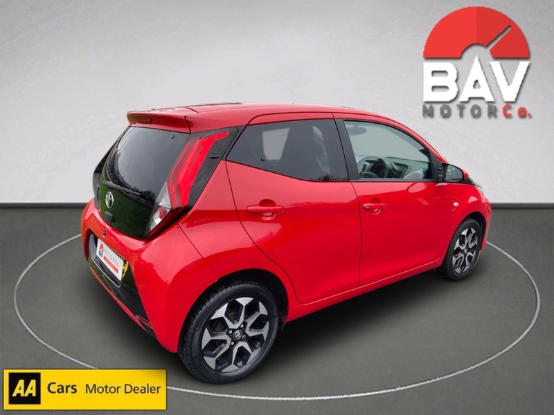 Toyota 1.0 VVT-i x-plore Hatchback 5dr Petrol Manual Euro 6 (71 ps)