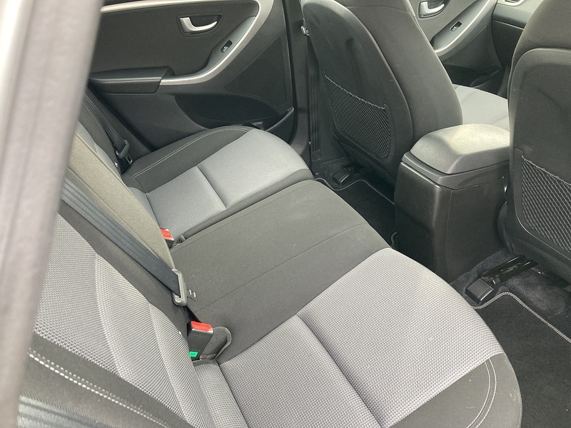 Hyundai 1.6 CRDi Blue Drive SE Hatchback 5dr Diesel DCT Euro 6 (s/s) (110 ps)