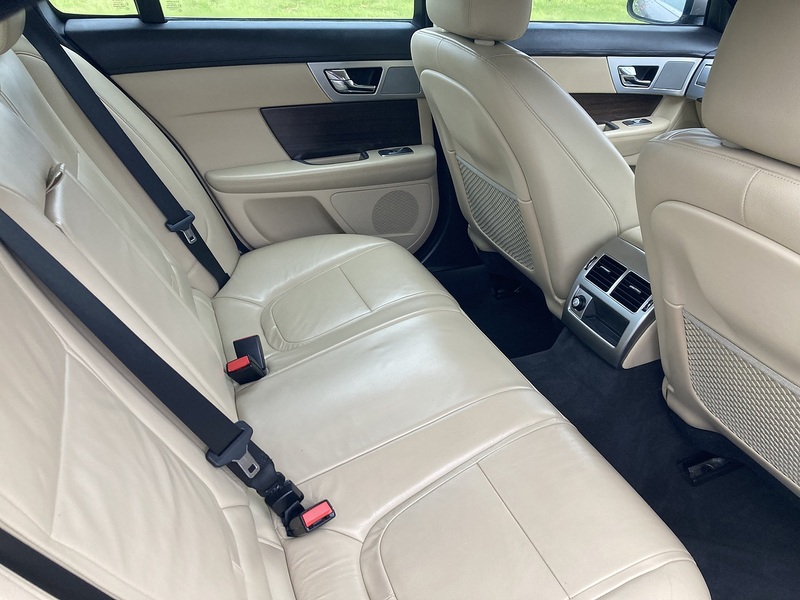 Jaguar 2.2d Luxury Saloon 4dr Diesel Auto Euro 5 (s/s) (190 ps)