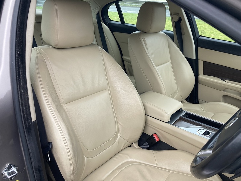 Jaguar 2.2d Luxury Saloon 4dr Diesel Auto Euro 5 (s/s) (190 ps)