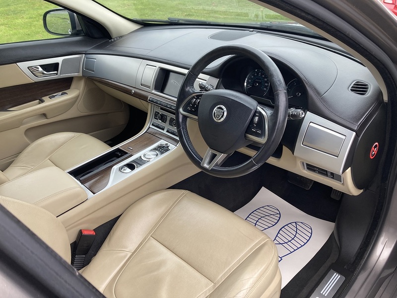 Jaguar 2.2d Luxury Saloon 4dr Diesel Auto Euro 5 (s/s) (190 ps)