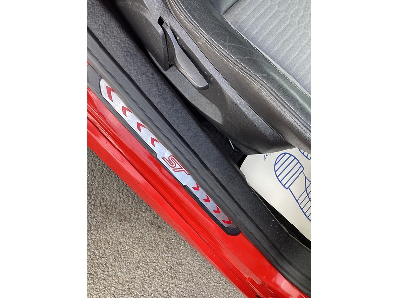 Ford 1.6T EcoBoost ST-2 Hatchback 3dr Petrol Manual Euro 5 (182 ps)