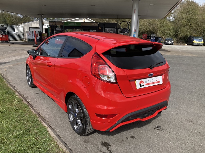 Ford 1.6T EcoBoost ST-2 Hatchback 3dr Petrol Manual Euro 5 (182 ps)