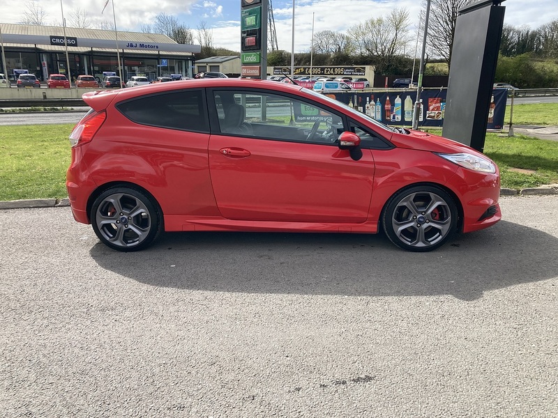 Ford 1.6T EcoBoost ST-2 Hatchback 3dr Petrol Manual Euro 5 (182 ps)