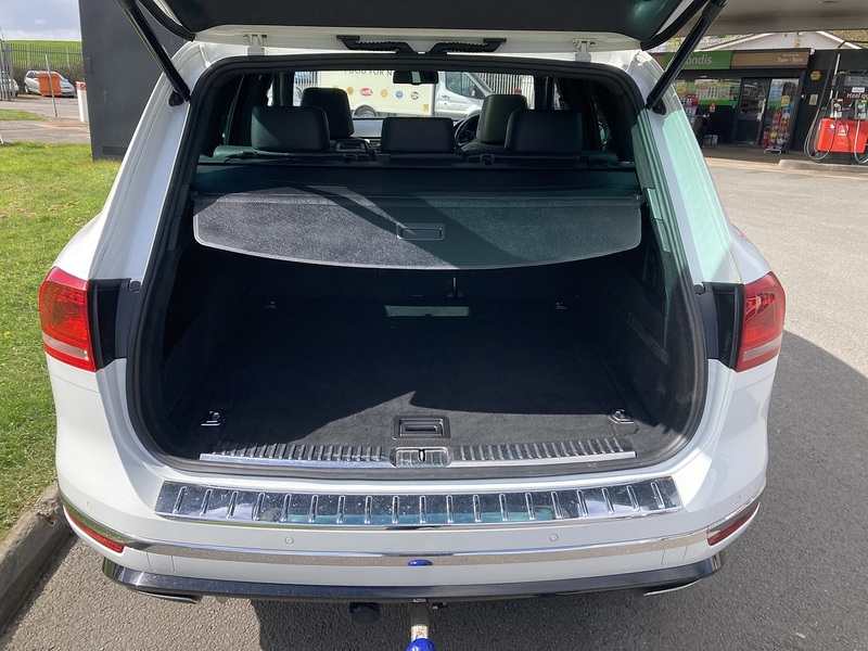 Volkswagen 3.0 TDI V6 BlueMotion Tech R-Line SUV 5dr Diesel Tiptronic 4WD Euro 6 (s/s) (262 ps)