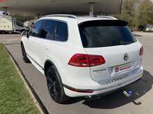 Volkswagen 3.0 TDI V6 BlueMotion Tech R-Line SUV 5dr Diesel Tiptronic 4WD Euro 6 (s/s) (262 ps)