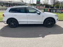 Volkswagen 3.0 TDI V6 BlueMotion Tech R-Line SUV 5dr Diesel Tiptronic 4WD Euro 6 (s/s) (262 ps)