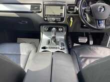 Volkswagen 3.0 TDI V6 BlueMotion Tech R-Line SUV 5dr Diesel Tiptronic 4WD Euro 6 (s/s) (262 ps)