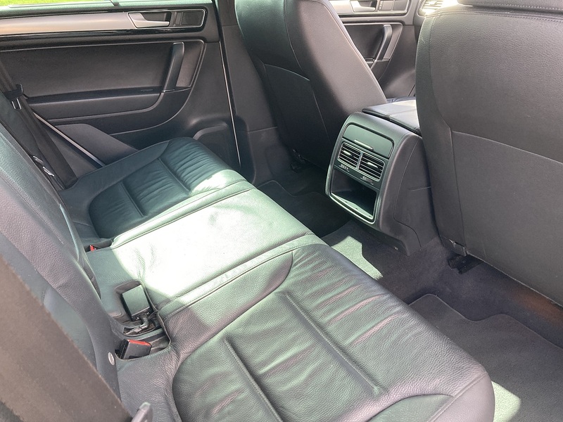 Volkswagen 3.0 TDI V6 BlueMotion Tech R-Line SUV 5dr Diesel Tiptronic 4WD Euro 6 (s/s) (262 ps)