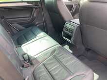 Volkswagen 3.0 TDI V6 BlueMotion Tech R-Line SUV 5dr Diesel Tiptronic 4WD Euro 6 (s/s) (262 ps)