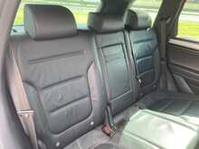 Volkswagen 3.0 TDI V6 BlueMotion Tech R-Line SUV 5dr Diesel Tiptronic 4WD Euro 6 (s/s) (262 ps)