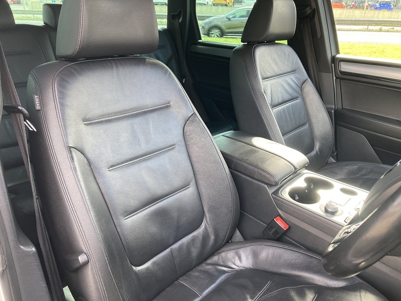 Volkswagen 3.0 TDI V6 BlueMotion Tech R-Line SUV 5dr Diesel Tiptronic 4WD Euro 6 (s/s) (262 ps)