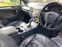 Volkswagen 3.0 TDI V6 BlueMotion Tech R-Line SUV 5dr Diesel Tiptronic 4WD Euro 6 (s/s) (262 ps)