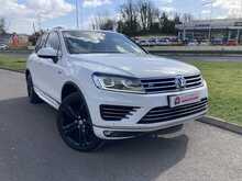 Volkswagen 3.0 TDI V6 BlueMotion Tech R-Line SUV 5dr Diesel Tiptronic 4WD Euro 6 (s/s) (262 ps)