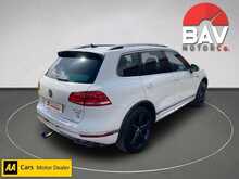 Volkswagen 3.0 TDI V6 BlueMotion Tech R-Line SUV 5dr Diesel Tiptronic 4WD Euro 6 (s/s) (262 ps)