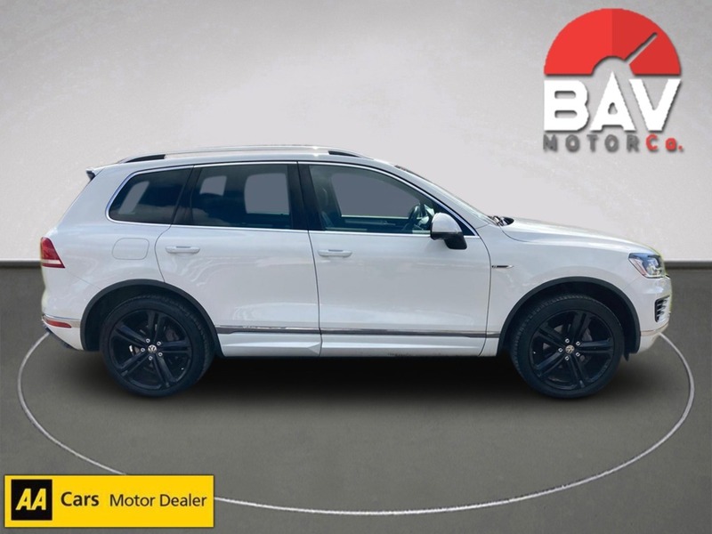 Volkswagen 3.0 TDI V6 BlueMotion Tech R-Line SUV 5dr Diesel Tiptronic 4WD Euro 6 (s/s) (262 ps)