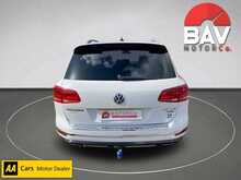 Volkswagen 3.0 TDI V6 BlueMotion Tech R-Line SUV 5dr Diesel Tiptronic 4WD Euro 6 (s/s) (262 ps)