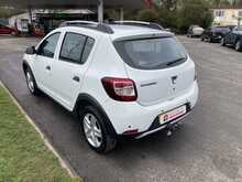 Dacia 0.9 TCe Laureate Hatchback 5dr Petrol Manual Euro 5 (90 ps)
