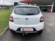 Dacia 0.9 TCe Laureate Hatchback 5dr Petrol Manual Euro 5 (90 ps)