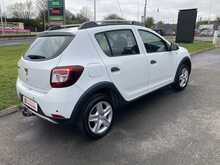 Dacia 0.9 TCe Laureate Hatchback 5dr Petrol Manual Euro 5 (90 ps)