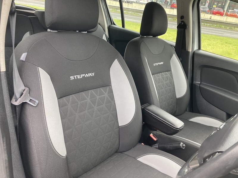 Dacia 0.9 TCe Laureate Hatchback 5dr Petrol Manual Euro 5 (90 ps)