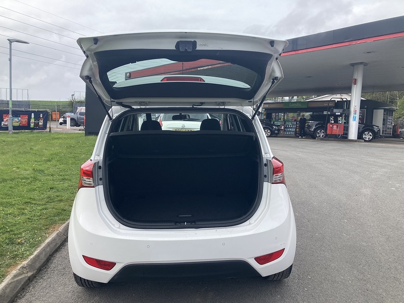 Hyundai 1.4 Style Hatchback 5dr Petrol Manual Euro 5 (90 bhp)