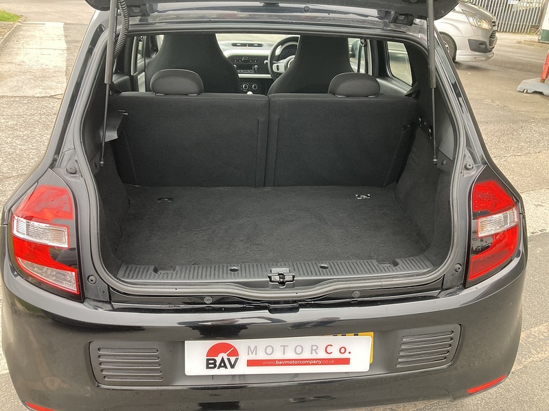 Renault 1.0 SCe Play Hatchback 5dr Petrol Manual Euro 6 (70 ps)