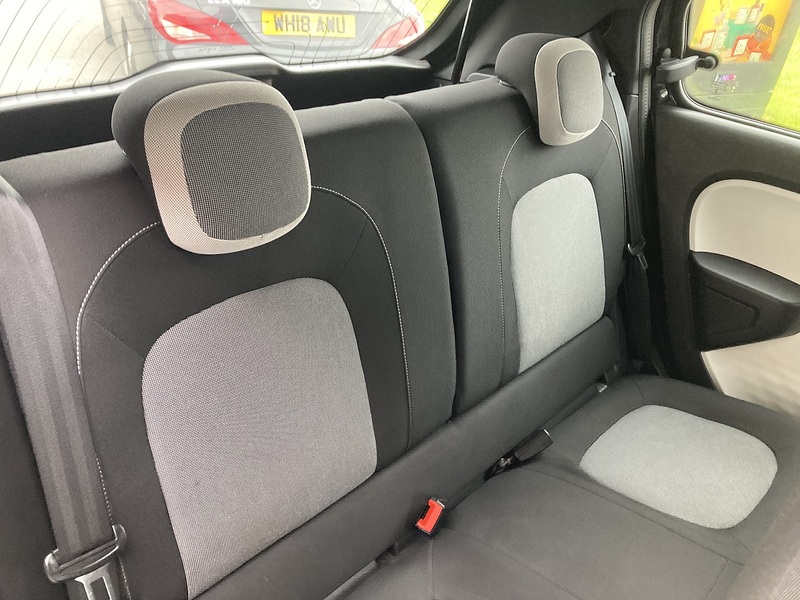 Renault 1.0 SCe Play Hatchback 5dr Petrol Manual Euro 6 (70 ps)