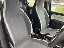 Renault 1.0 SCe Play Hatchback 5dr Petrol Manual Euro 6 (70 ps)