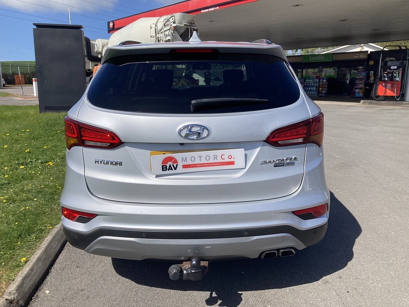 Hyundai 2.2 CRDi Blue Drive Premium SUV 5dr Diesel Auto 4WD Euro 6 (s/s) (7 Seat) (200 ps)