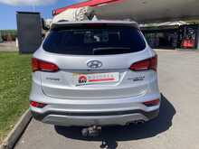 Hyundai 2.2 CRDi Blue Drive Premium SUV 5dr Diesel Auto 4WD Euro 6 (s/s) (7 Seat) (200 ps)