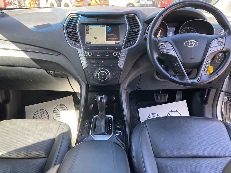 Hyundai 2.2 CRDi Blue Drive Premium SUV 5dr Diesel Auto 4WD Euro 6 (s/s) (7 Seat) (200 ps)