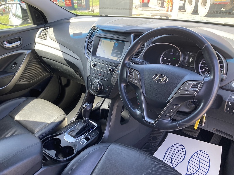 Hyundai 2.2 CRDi Blue Drive Premium SUV 5dr Diesel Auto 4WD Euro 6 (s/s) (7 Seat) (200 ps)