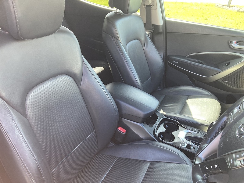 Hyundai 2.2 CRDi Blue Drive Premium SUV 5dr Diesel Auto 4WD Euro 6 (s/s) (7 Seat) (200 ps)