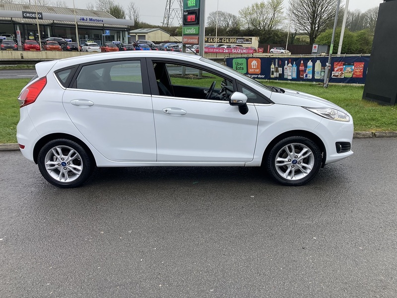 Ford 1.0T EcoBoost Zetec Hatchback 5dr Petrol Manual Euro 6 (s/s) (100 ps)