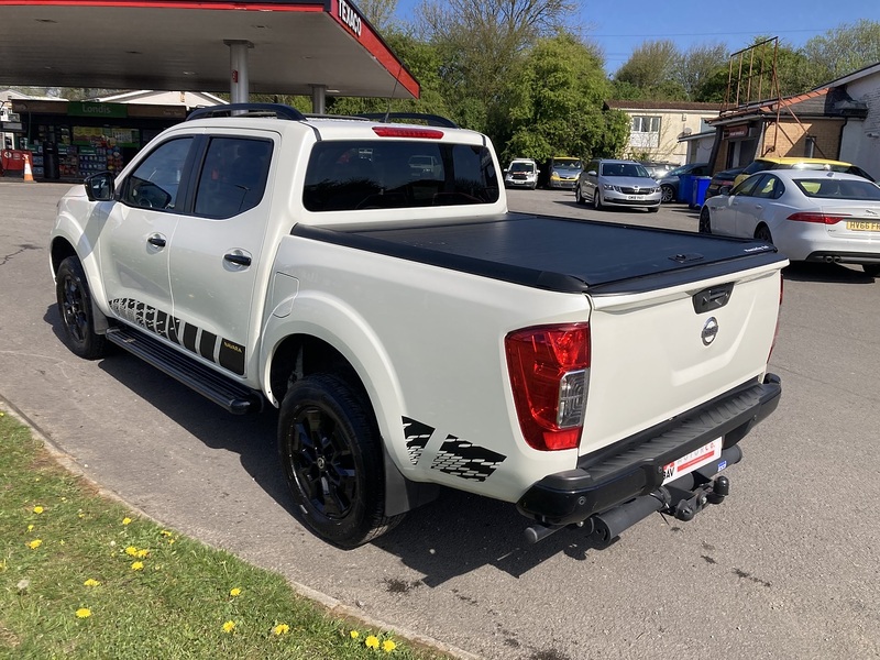 Nissan 2.3 dCi N-Guard Pickup Double Cab 4dr Diesel Manual 4WD Euro 6 (s/s) (190 ps)