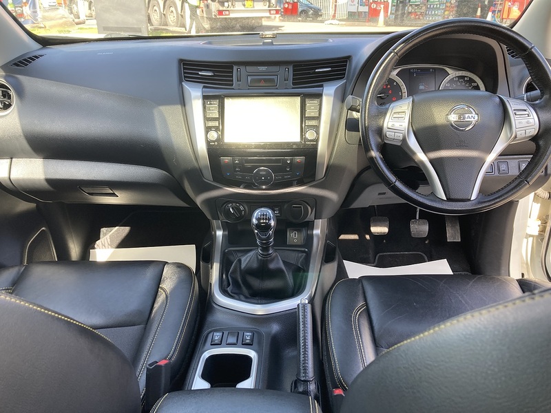 Nissan 2.3 dCi N-Guard Pickup Double Cab 4dr Diesel Manual 4WD Euro 6 (s/s) (190 ps)