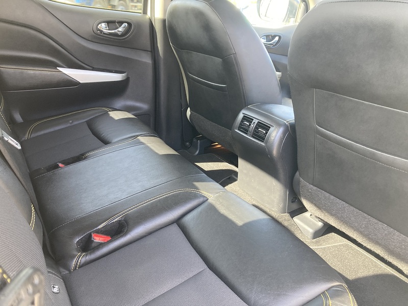 Nissan 2.3 dCi N-Guard Pickup Double Cab 4dr Diesel Manual 4WD Euro 6 (s/s) (190 ps)