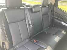 Nissan 2.3 dCi N-Guard Pickup Double Cab 4dr Diesel Manual 4WD Euro 6 (s/s) (190 ps)