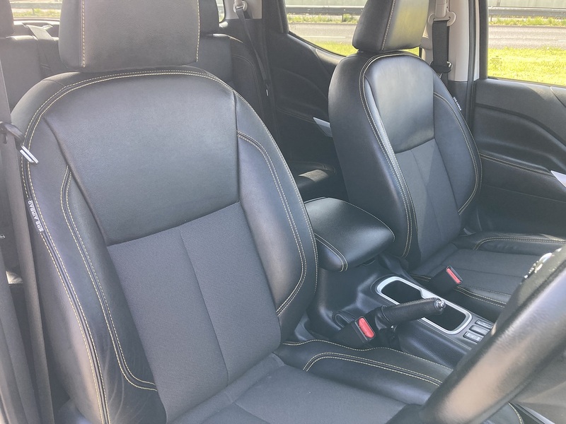 Nissan 2.3 dCi N-Guard Pickup Double Cab 4dr Diesel Manual 4WD Euro 6 (s/s) (190 ps)