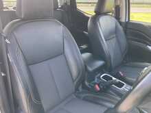 Nissan 2.3 dCi N-Guard Pickup Double Cab 4dr Diesel Manual 4WD Euro 6 (s/s) (190 ps)