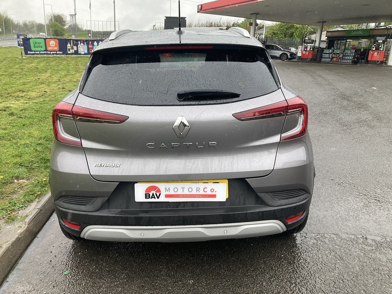 Renault 1.0 TCe Iconic SUV 5dr Petrol Manual Euro 6 (s/s) (100 ps)