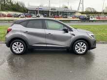 Renault 1.0 TCe Iconic SUV 5dr Petrol Manual Euro 6 (s/s) (100 ps)