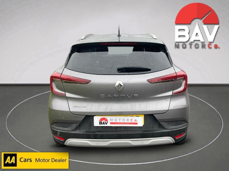 Renault 1.0 TCe Iconic SUV 5dr Petrol Manual Euro 6 (s/s) (100 ps)