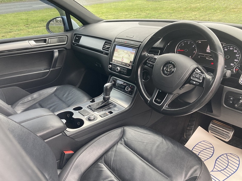 Volkswagen 3.0 TDI V6 BlueMotion Tech R-Line SUV 5dr Diesel Tiptronic 4WD Euro 6 (s/s) (204 ps)