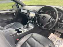 Volkswagen 3.0 TDI V6 BlueMotion Tech R-Line SUV 5dr Diesel Tiptronic 4WD Euro 6 (s/s) (204 ps)