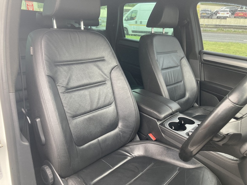 Volkswagen 3.0 TDI V6 BlueMotion Tech R-Line SUV 5dr Diesel Tiptronic 4WD Euro 6 (s/s) (204 ps)